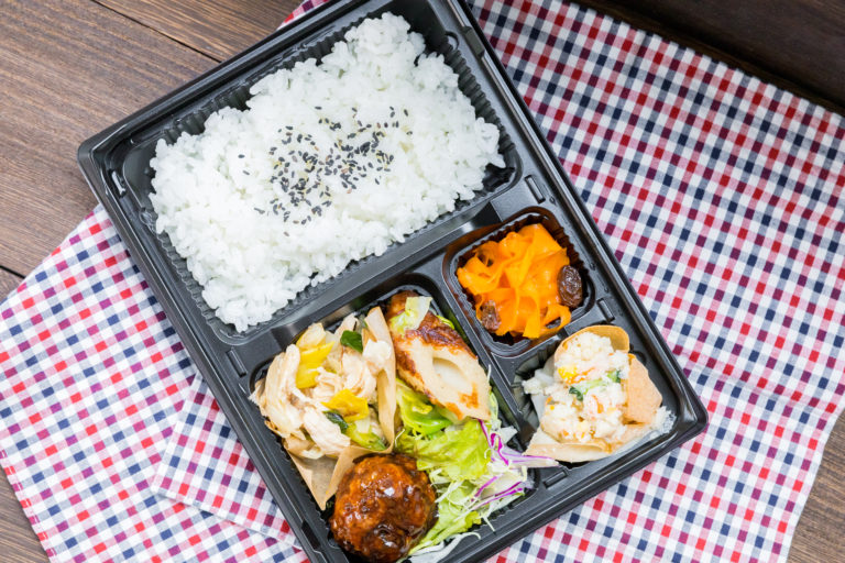 ナチュラルレシピズキッチンの日替わり弁当をテイクアウト はいしゃの食べ歩き