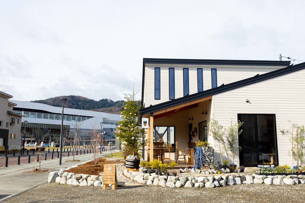 Komorebi Nurseries コモレビ ナーセリーズ のキーマカレーとクレープ はいしゃの食べ歩き