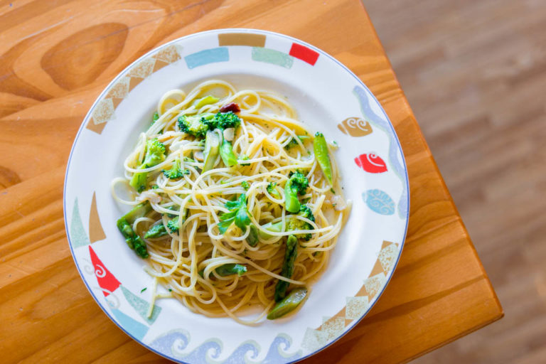 スパゲッテリアＨＡＲＵのアスパラとブロッコリーのペペロンチーノ