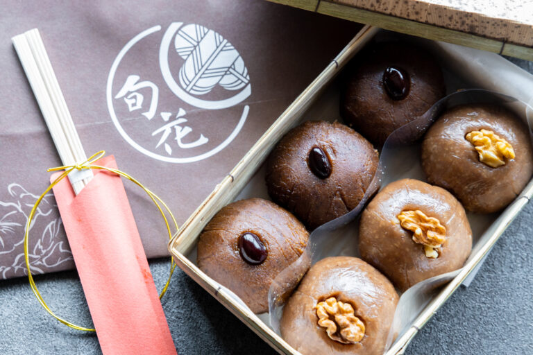 日本料理 旬花の黒豆餡と胡桃餡のおはぎ│はいしゃの食べ歩き