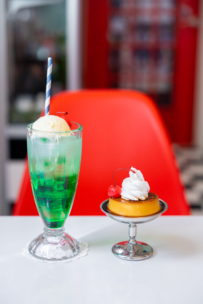 80's music cafe eightでランチにハンバーグとプリンとクリームソーダ