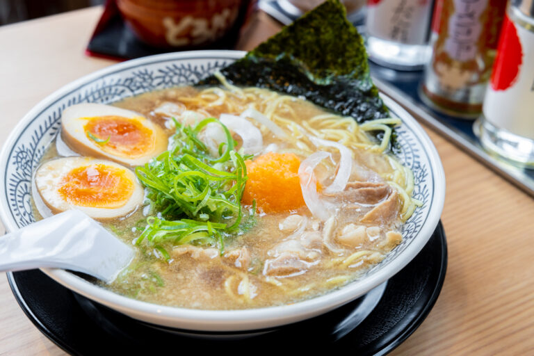 丸源ラーメン長野東和田店でランチに熟成醤油ラーメンの味玉肉そばを