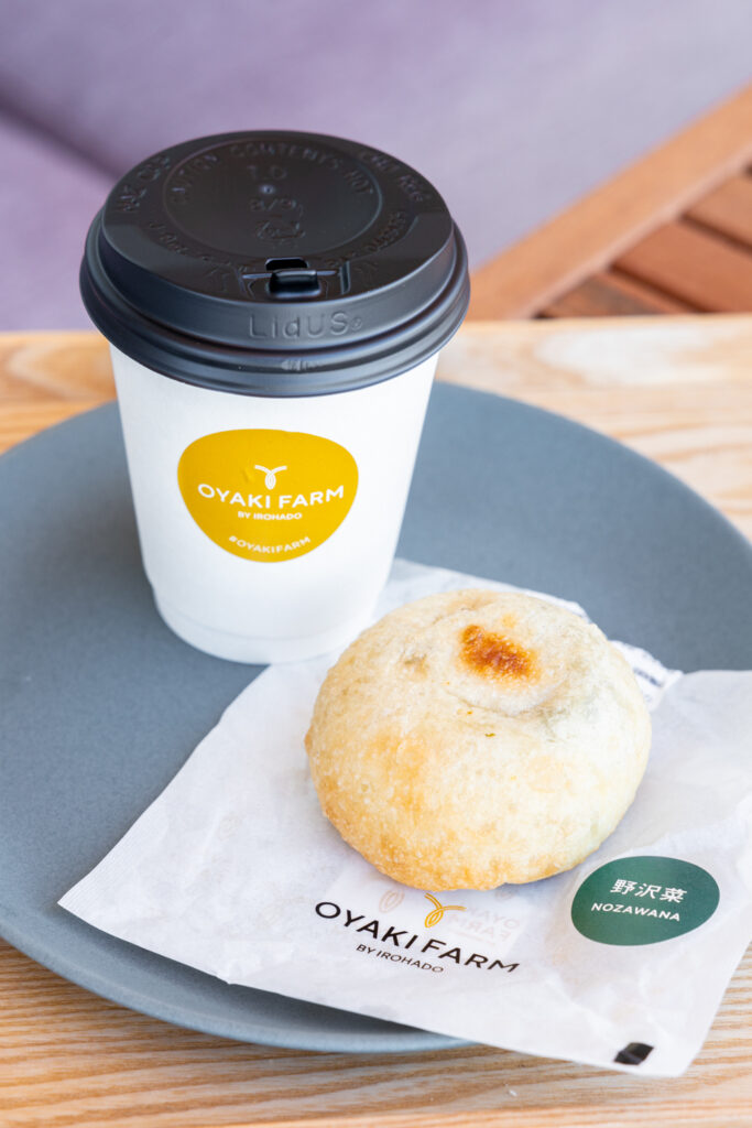 おやきファーム BY いろは堂で韃靼そば茶と野沢菜のおやきを食べてみた