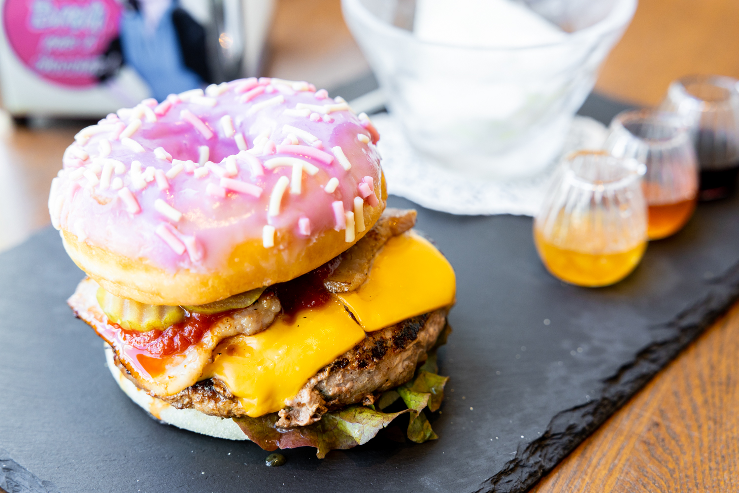 RED ROCKSでランチにドーナツを使ったルーサーバーガーを食べてみた│はいしゃの食べ歩き