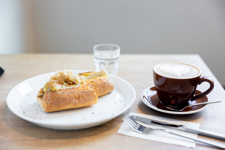 BELL WOOD COFFEE LAB（ベルウッドコーヒーラボ ）でカフェラテ