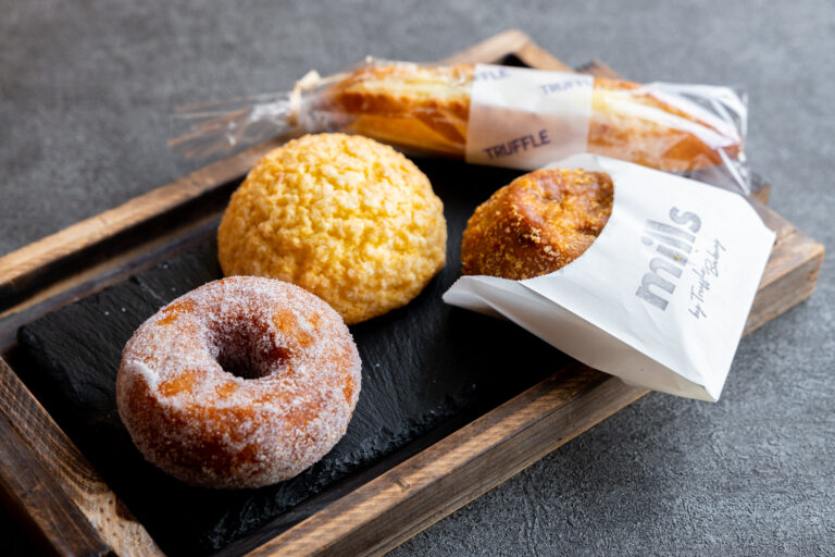 mills by Truffle BAKERYで生ドーナツとかメロンパンとかを買って食べてみた│はいしゃの食べ歩き