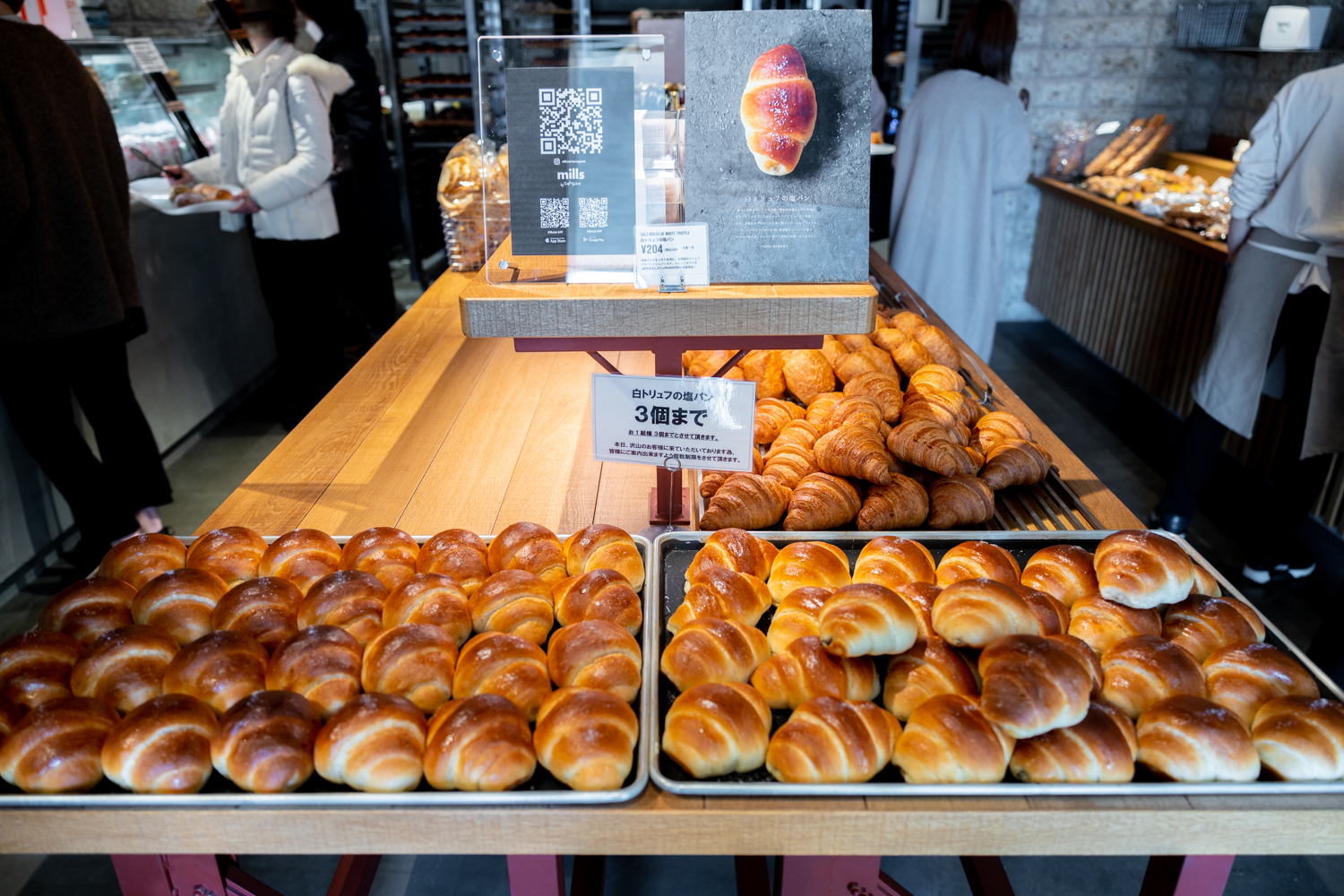 mills by Truffle BAKERYで生ドーナツとかメロンパンとかを買って食べてみた│はいしゃの食べ歩き