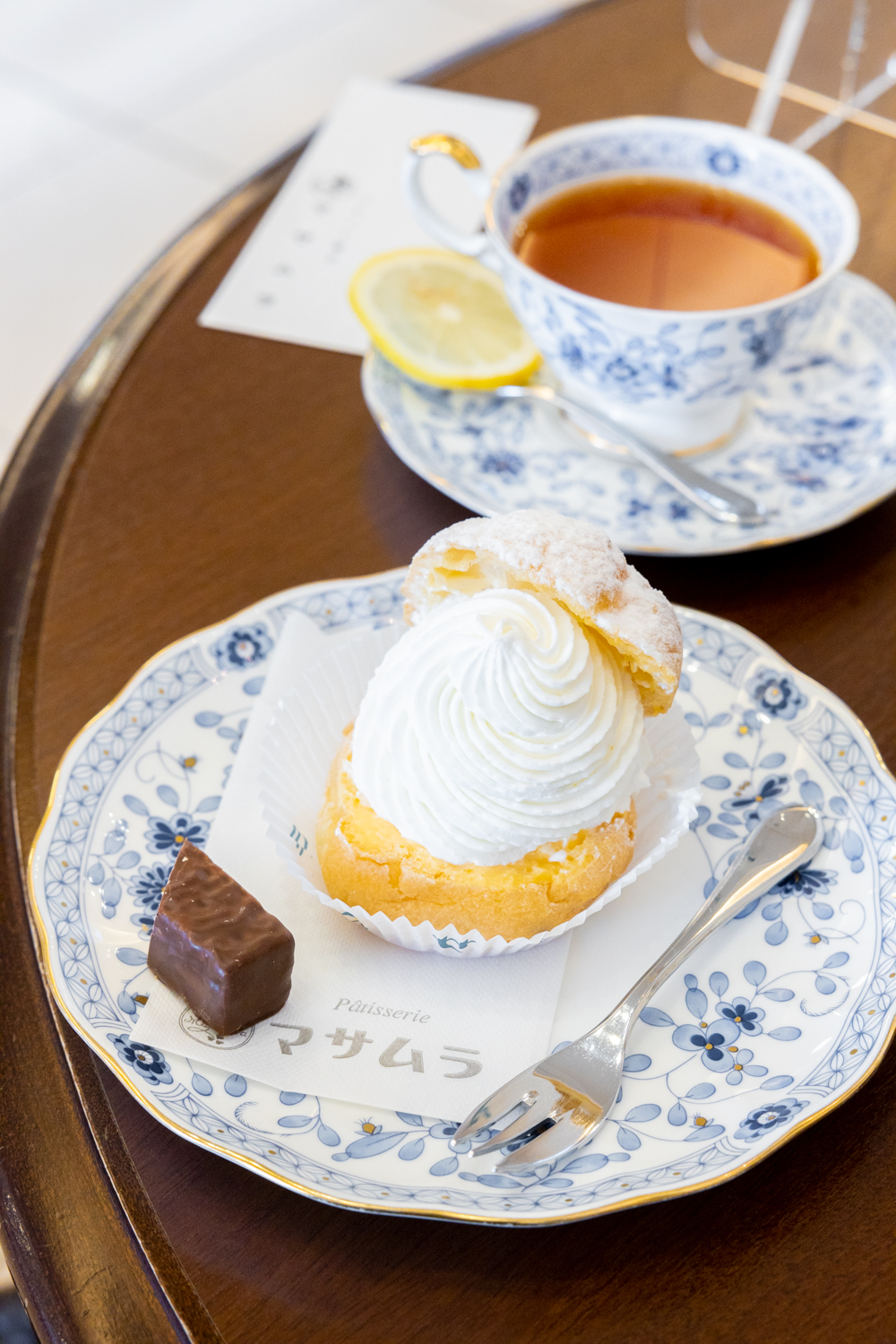 マサムラ本店でケーキセットのスイス風シュークリームを食べてみた