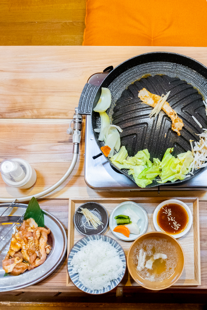 生姜焼き けんちゃんでランチに秘伝ダレの豚ロース生姜焼き定食
