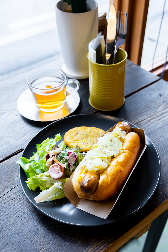 Beer Cafe Miss.Holidayでモーニングにニューヨークホットドッグを食べ