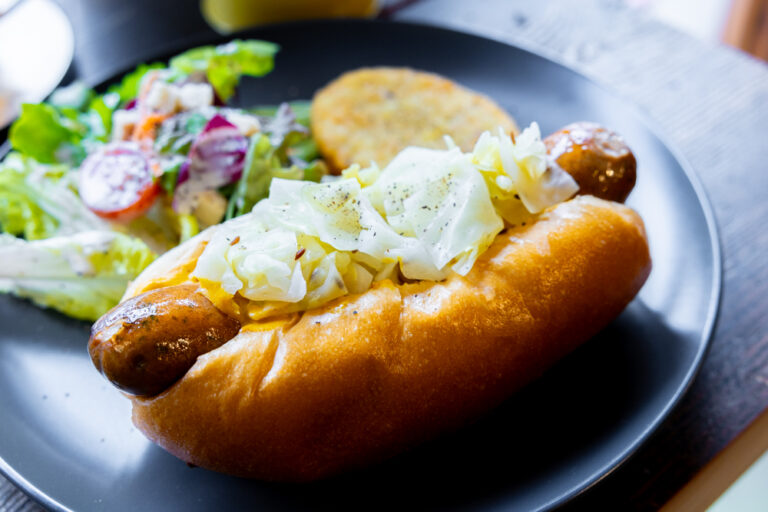 Beer Cafe Miss.Holidayでモーニングにニューヨークホットドッグを食べ