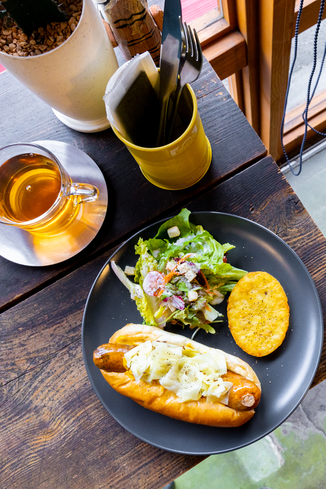 Beer Cafe Miss.Holidayでモーニングにニューヨークホットドッグを食べ