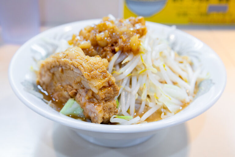 二郎系ラーメン】長野で人気沸騰！豚豚拍子 権堂店でガッツリ食べたい