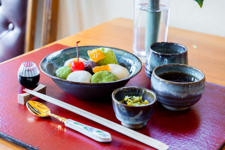 千曲市の隠れ家カフェ「UDON たかの Laboratory cafe 屋代店」で至福の
