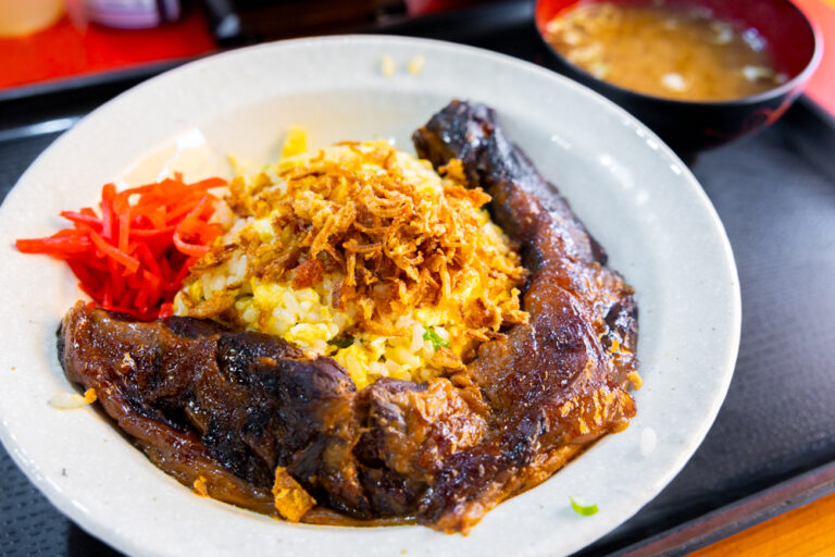 ラッキー食堂まとやで爆食！迫力の巻き豚炒飯に大満足！│長野を食べ歩き