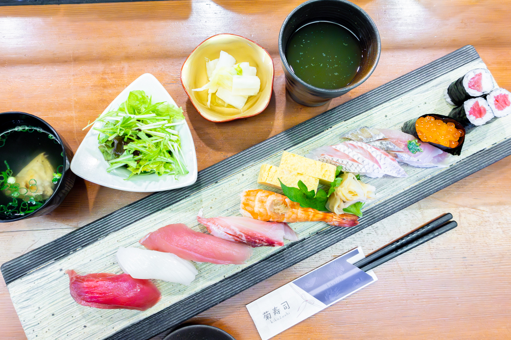 隠れ家的な寿司屋「菊寿司」で至福のランチ！新鮮なネタと大将の