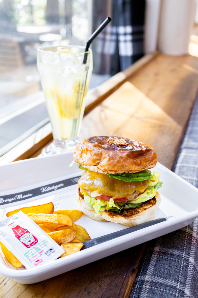 軽井沢の森で極上バーガー体験！Burger Mania軽井沢店でNYの風を感じる