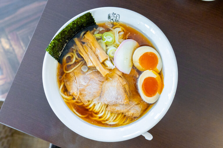 上田市に現れた新星！「中華そば 朧月夜」で味わう、進化系中華そばの