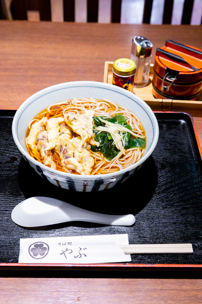 長野駅近】穴場蕎麦！「そば処やぶ ながの東急店」でホタルイカ天ぷら
