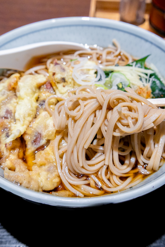 長野駅近】穴場蕎麦！「そば処やぶ ながの東急店」でホタルイカ天ぷら