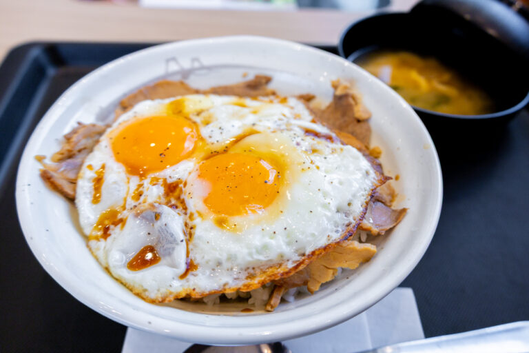 正直レビュー】松屋の新作「今治焼豚玉子飯」はアリ？ナシ？B級グルメ