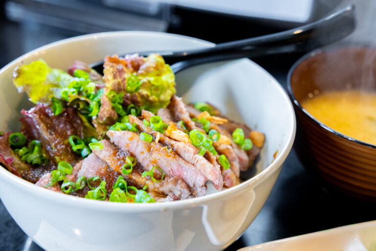 長野市ランチ】肉好き歓喜！西鶴賀の隠れ家「たけちゃんバル」で味わう