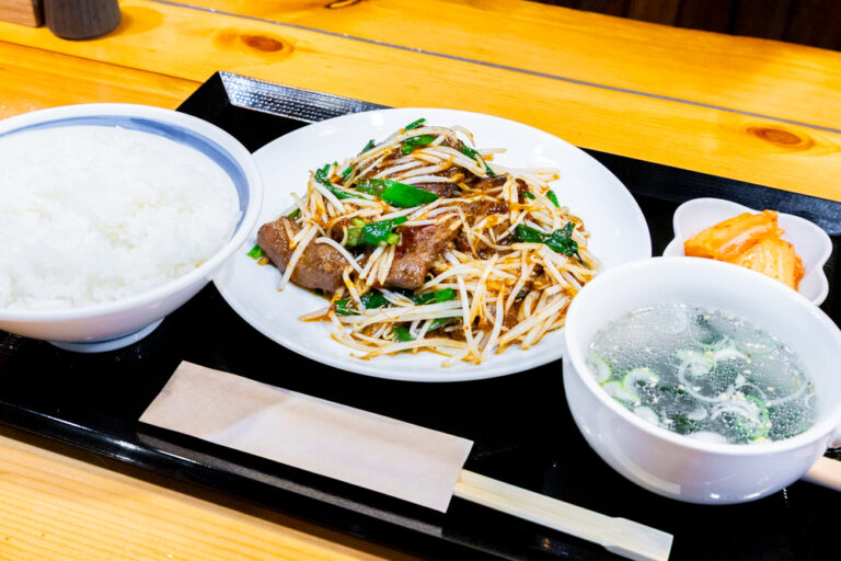 長野市ランチ】レバニラ界の最高峰！？『黒毛こずく』で食べる国産「牛